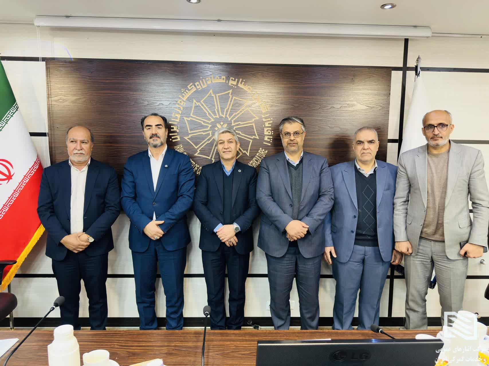 حضور مدیرعامل شرکت انبارهای عمومی و خدمات گمرکی ایران و هیات همراه در اتاق بازرگانی بیرجند